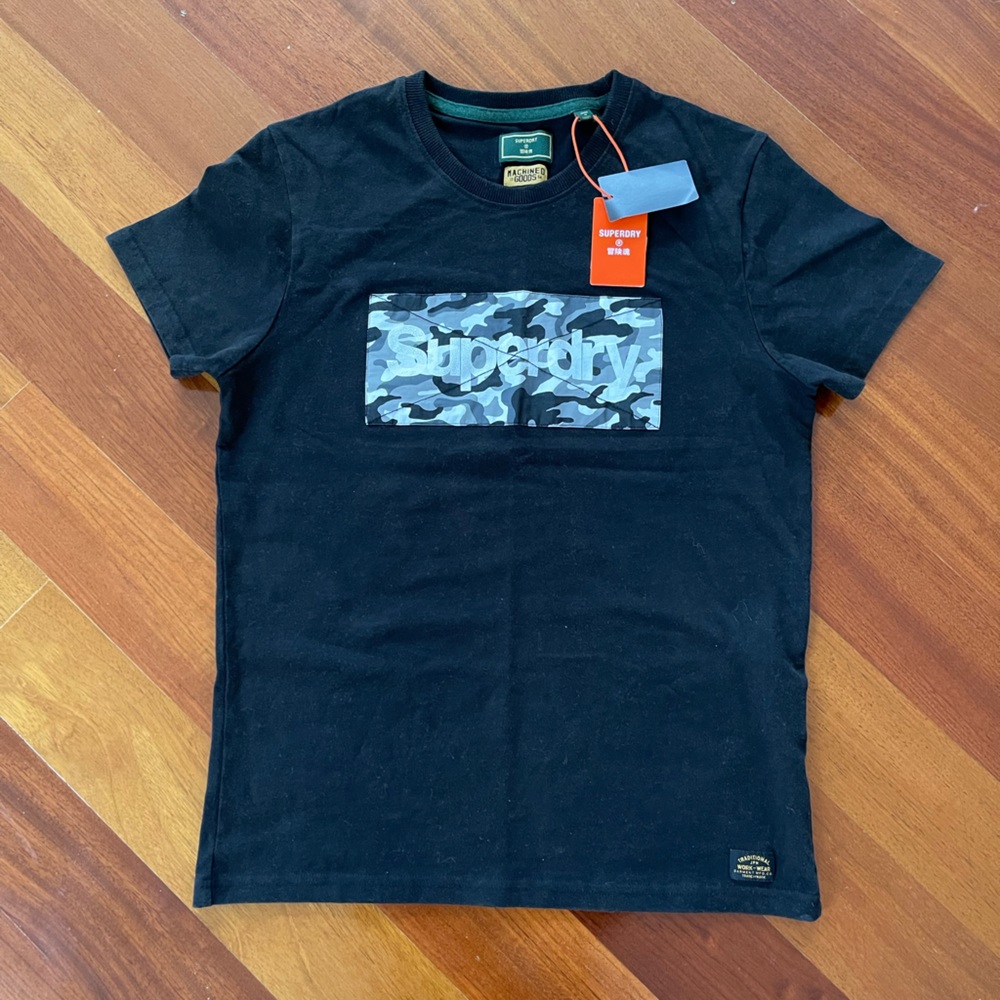 SuperDry Graphic T-shirt- Boys size Large - NWT